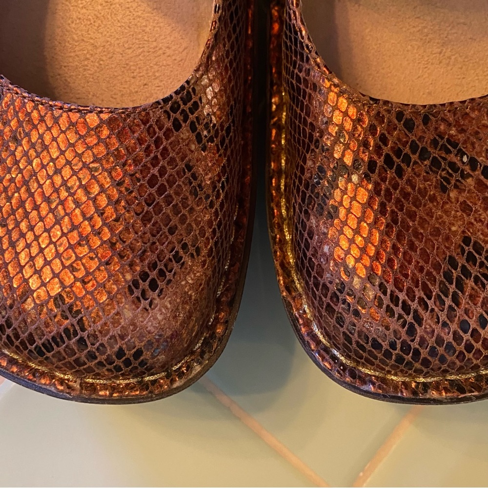 ALEGRIA / PG LITE PALOMA MARY JANE SHOES IN COPPER SNAKE PRINT / SIZE 7.5-8 - Picture 4 of 9
